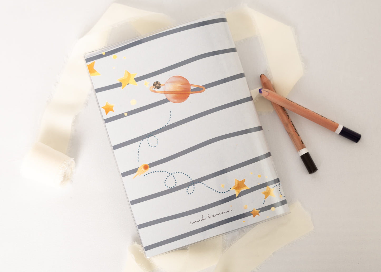 Hausaufgabenheft Hülle Weltraum personalisierbar