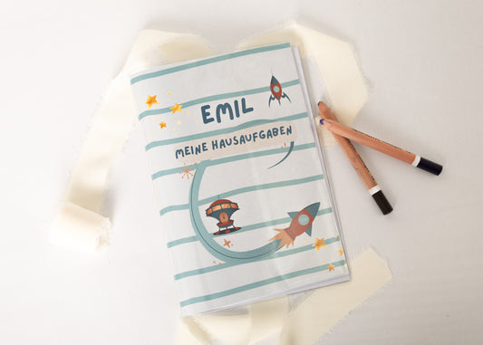Hausaufgabenheft Hülle Weltraum personalisierbar